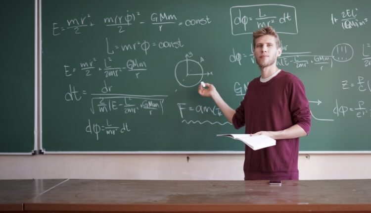 A Guide to the Different Math Majors in College
